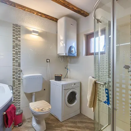 House Kaja Holiday home Liznjan