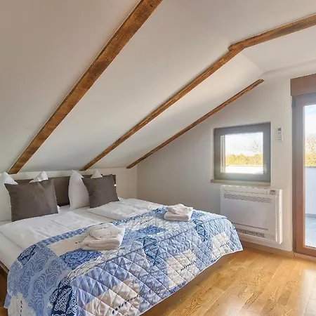 House Kaja Holiday home Liznjan